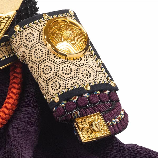 吉徳　 五月人形　別所実正作 正絹色々縅 阿古陀形之兜 兜飾り　詳細画像