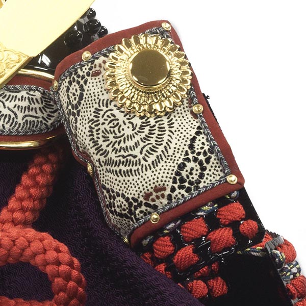 吉徳　 五月人形　小柴鑚穂作 正絹赤絲縅 和紙小札 兜飾り　詳細画像