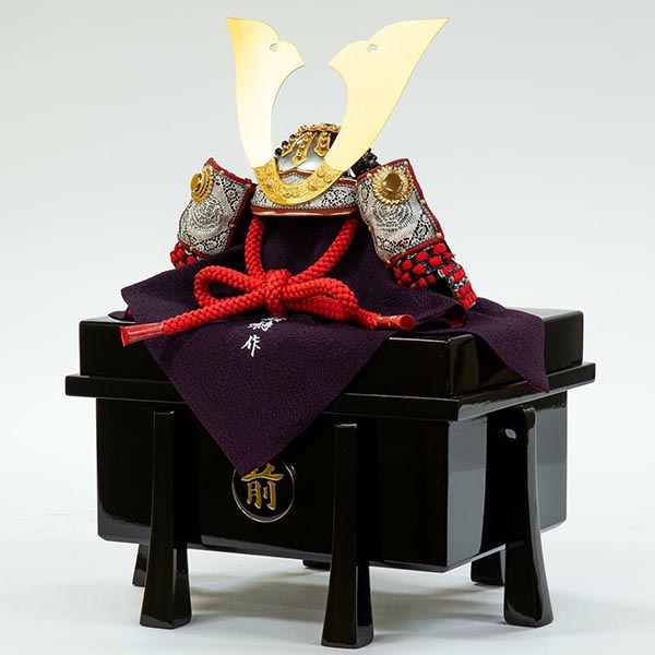 吉徳　 五月人形　小柴鑚穂作 正絹赤絲縅 和紙小札 兜飾り　詳細画像