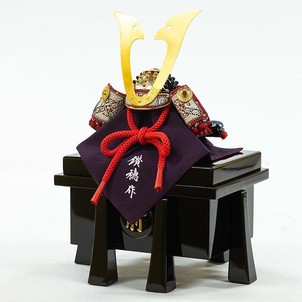 五月人形 吉徳 小柴鑚穂作 正絹紺裾濃縅 和紙小札 兜飾り 詳細画像 吉徳 五月人形 小柴鑚穂作 正絹紺裾濃縅 和紙小札 兜飾り 詳細画像