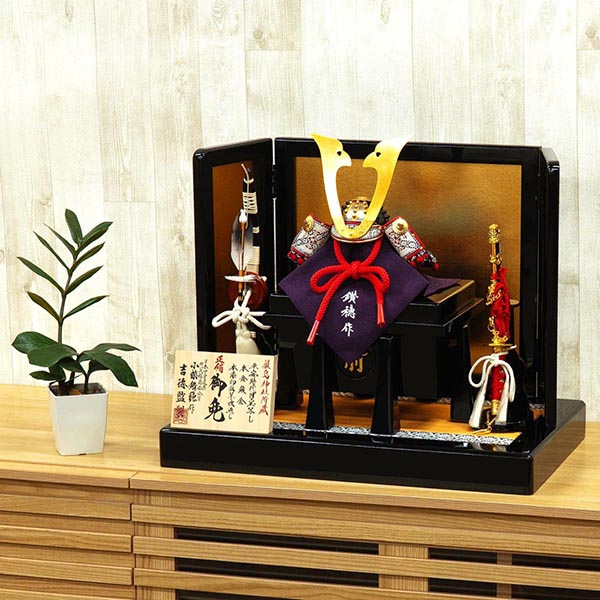 五月人形 吉徳 小柴鑚穂作 正絹紺裾濃縅 和紙小札 兜飾り 詳細画像 吉徳 五月人形 小柴鑚穂作 正絹紺裾濃縅 和紙小札 兜飾り 詳細画像