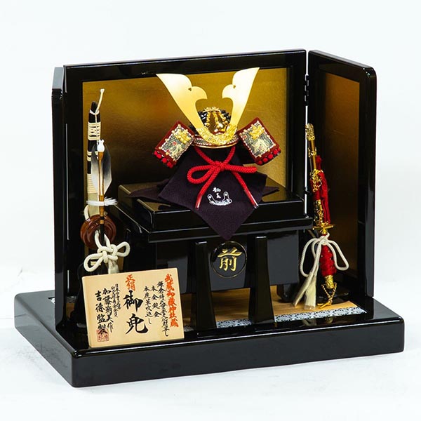 五月人形 吉徳 加藤鞆美作 正絹紫裾濃縅 和紙小札 兜飾り 詳細画像 吉徳 五月人形 加藤鞆美作 正絹紫裾濃縅 和紙小札 兜飾り 詳細画像