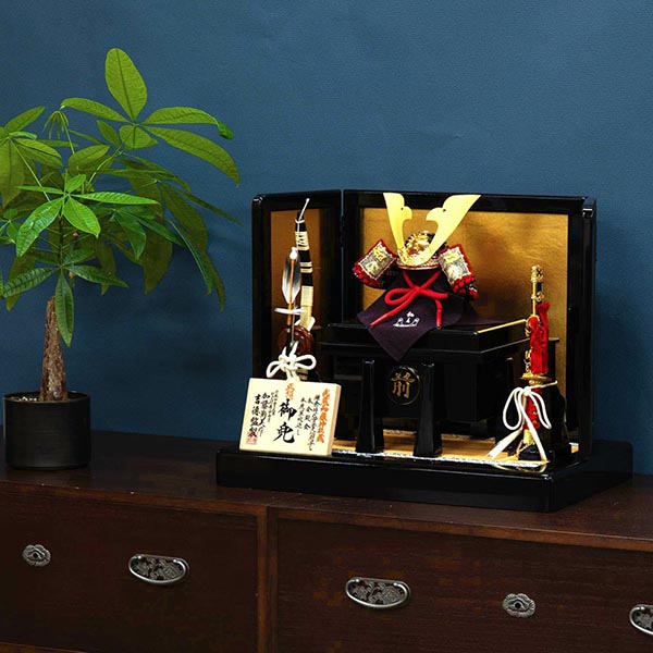 五月人形 吉徳 加藤鞆美作 正絹紫裾濃縅 和紙小札 兜飾り 詳細画像 吉徳 五月人形 加藤鞆美作 正絹紫裾濃縅 和紙小札 兜飾り 詳細画像