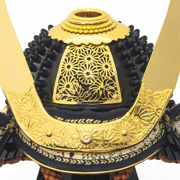 五月人形 吉徳 別所実正作 正絹色々縅 菊金物之兜 詳細画像 吉徳 五月人形 別所実正作 正絹色々縅 菊金物之兜 詳細画像