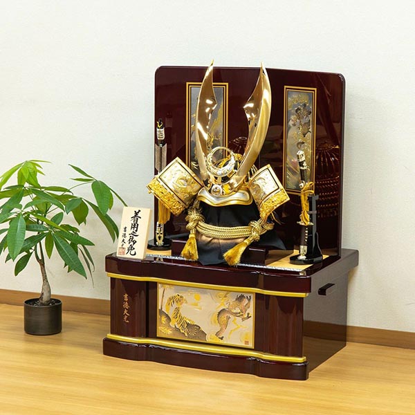吉徳　 五月人形　黒絲縅 着用兜 収納飾り　詳細画像