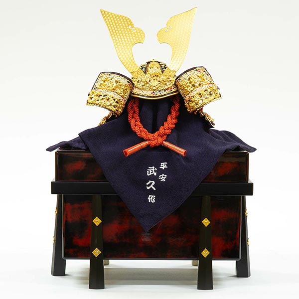 五月人形 吉徳 平安武久作 正絹朱赤絲縅 総裏打ち兜 兜飾り 詳細画像 吉徳 五月人形 平安武久作 正絹朱赤絲縅 総裏打ち兜 兜飾り 詳細画像