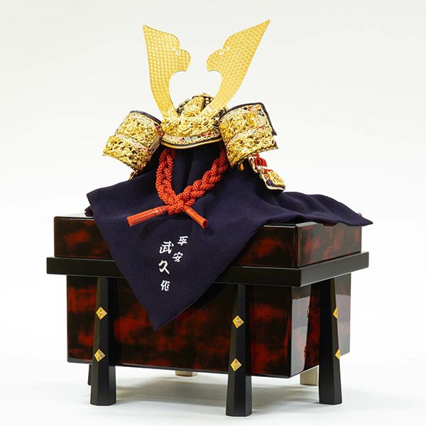 五月人形 吉徳 平安武久作 正絹朱赤絲縅 総裏打ち兜 兜飾り 詳細画像 吉徳 五月人形 平安武久作 正絹朱赤絲縅 総裏打ち兜 兜飾り 詳細画像
