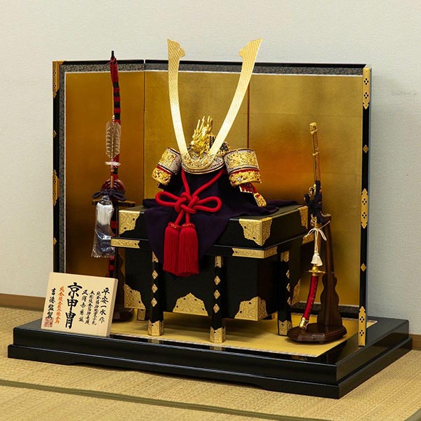 五月人形 吉徳 平安一水作 正絹赤絲縅 総裏打ち兜 兜飾り 詳細画像 吉徳 五月人形 平安一水作 正絹赤絲縅 総裏打ち兜 兜飾り 詳細画像