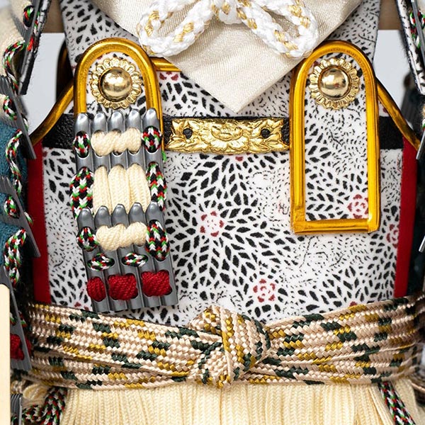 吉徳　 五月人形　燻銀小札 奉納鎧 ケース入り 四角アクリルケース　詳細画像