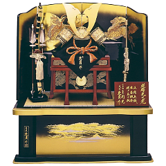 五月人形: 久月作　麒麟児之兜<br>正絹朱糸縅18号　麒麟児屏風飾り　利光監製
