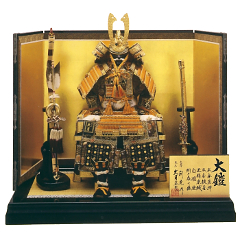 鈴木利光作　本金箔押<br>正絹緋縅総裏白檀7号大鎧<br>久月監製