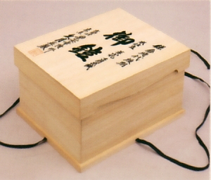 早乙女幸隆作　1/4本仕立<br>鎌倉時代　正絹鉄紺肩白縅大鎧　久月監製