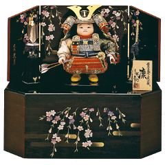 五月人形: 祥巧作　正絹紅赤糸縅　鎧着立大将　収納箱飾り　久月監製