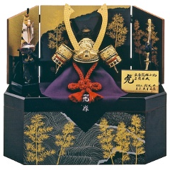 五月人形: 鈴木利光作　本金箔押<br>正絹赤糸縅総裏白檀向い8号兜 収納箱飾り　久月監製