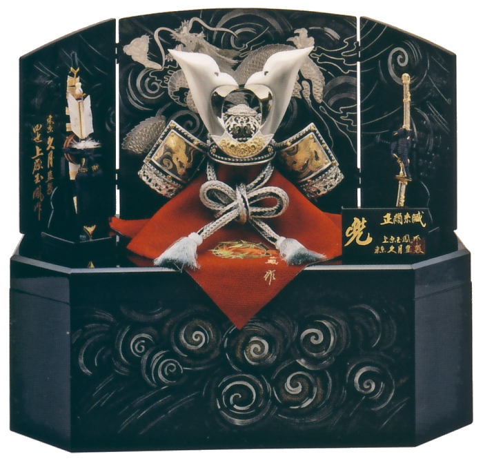 上原玉鳳作　正絹色々縅11号兜<br>収納箱飾り　久月監製