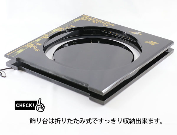 幸一光　 五月人形　愛（いと） 黒小札赤糸威 竹に雀 黒塗り 丸窓飾り台 LED付き 　詳細画像