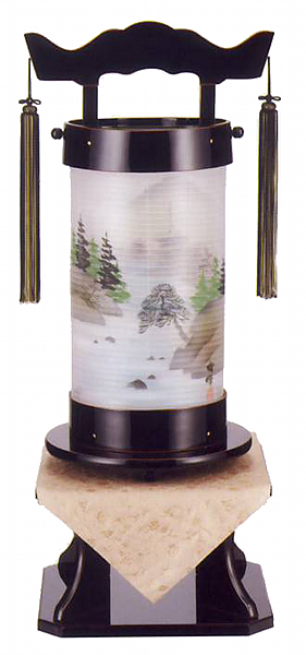 回忌灯　本黒溜塗　二重張り＜清流山水＞（電気コード式）