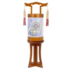 愁霊燈 清月 せいげつ 絹二重 絵入 木製 電気コード式 【家紋入代込】 【組立不要】