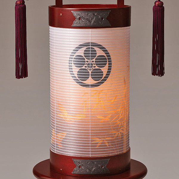 盆提灯 美山 煌 桜調 絹二重 黒いぶし手打金具 竹雀柄 猫足 彩円 茶色半月敷台付き 詳細画像 美山 盆提灯 煌 桜調 絹二重 黒いぶし手打金具 竹雀柄 猫足 彩円 茶色半月敷台付き 詳細画像