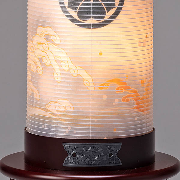 盆提灯 美山 煌 桜調 絹二重 黒いぶし手打金具 波柄 猫足 彩円 茶色半月敷台付き 詳細画像 美山 盆提灯 煌 桜調 絹二重 黒いぶし手打金具 波柄 猫足 彩円 茶色半月敷台付き 詳細画像