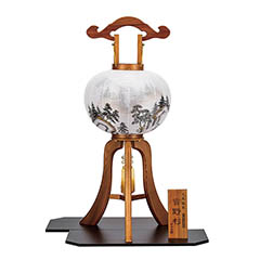 盆提灯: 大内行灯 吉野杉 絹二重 信翠山水 黒塗角盆付き 木製 電気コード式