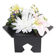 盆提灯: 造花 大 フラワーアレンジメント 菊・百合 飾台付 木製