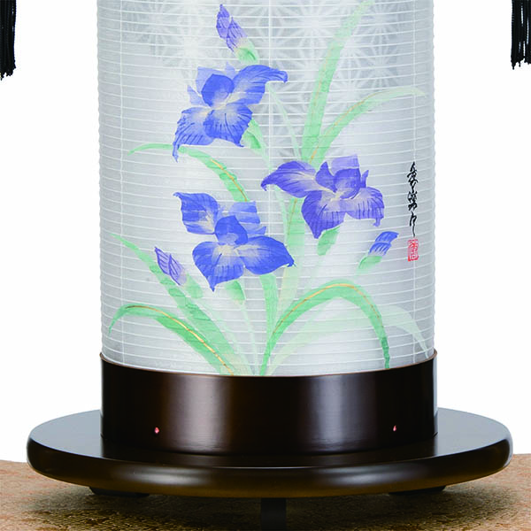 盆提灯 樹峰 回忌灯 黒樹 絹二重 菖蒲 刺繍家紋入り 打ち敷 台付セット 詳細画像 樹峰 盆提灯 回忌灯 黒樹 絹二重 菖蒲 刺繍家紋入り 打ち敷 台付セット 詳細画像
