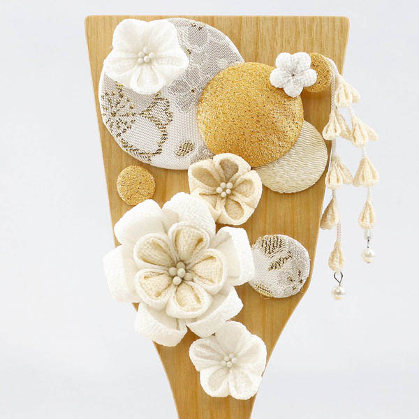 羽子板 美山 つまみ細工 髪飾り付き 白金 羽子板 (小) 花満開屏風 敷き布セット 詳細画像 美山 羽子板 つまみ細工 髪飾り付き 白金 羽子板 (小) 花満開屏風 敷き布セット 詳細画像