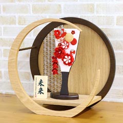 つまみ細工 羽子板 赤 透かし麻の葉模様 木製 円形 三日月形飾り台