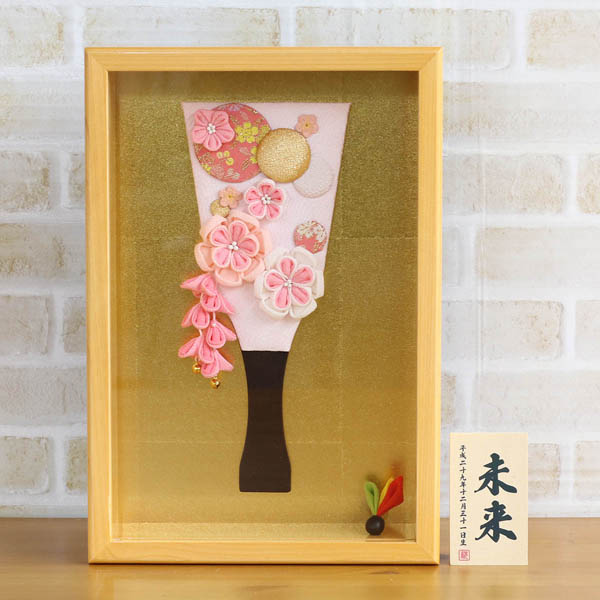 つまみ細工 羽子板 ピンク 壁掛け 額飾り ヒノキ製 アクリルケース