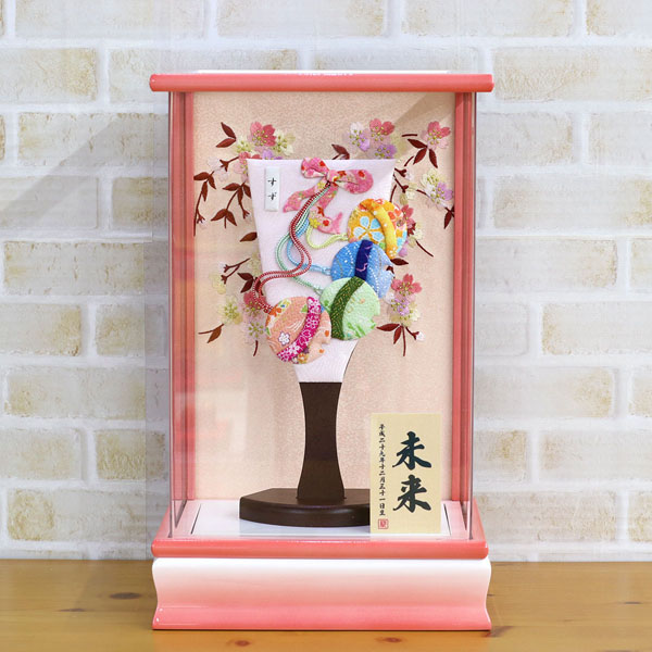 羽子板 守田 ちりめん細工 姫羽子板 すず パール白/ピンク塗り アクリルケース 詳細画像 守田 羽子板 ちりめん細工 姫羽子板 すず パール白/ピンク塗り アクリルケース 詳細画像