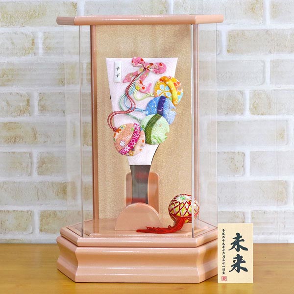 ちりめん細工 姫羽子板 すず パールピンク塗り 六角アクリルケース