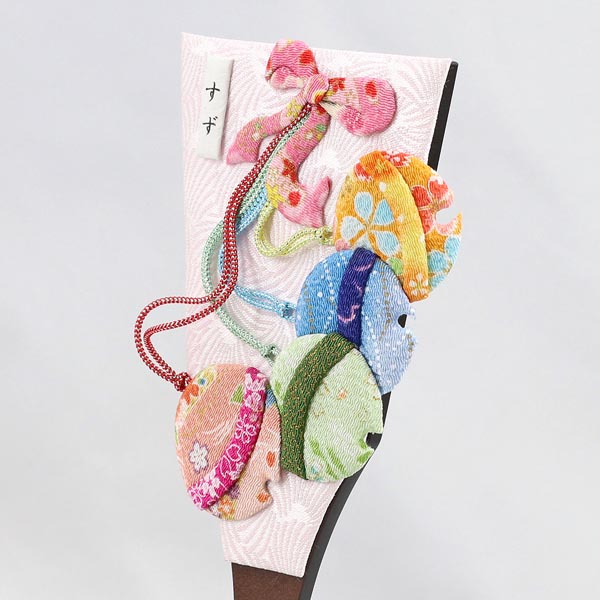 羽子板 守田 ちりめん細工 姫羽子板 すず 壁掛け 額飾り パールピンク塗り 鞠二連つるし付き アクリルケース 詳細画像 守田 羽子板 ちりめん細工 姫羽子板 すず 壁掛け 額飾り パールピンク塗り 鞠二連つるし付き アクリルケース 詳細画像