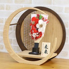 ちりめん細工髪飾り付き 透かし麻の葉模様 木製 円形 三日月形飾り台 (大)
