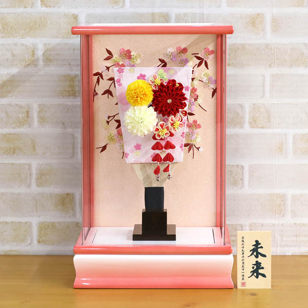 羽子板 守田 つまみ細工 丸菊と赤菊 3-55 髪飾り付き パール白/ピンク塗り アクリルケース 詳細画像 守田 羽子板 つまみ細工 丸菊と赤菊 3-55 髪飾り付き パール白/ピンク塗り アクリルケース 詳細画像