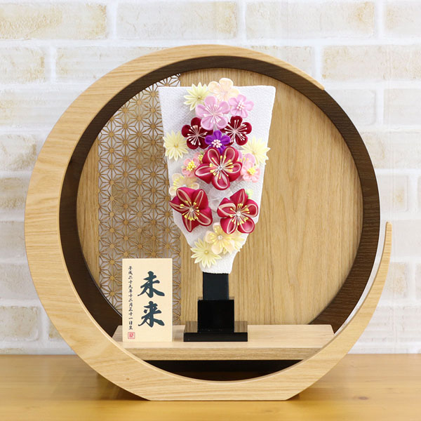 羽子板 守田 つまみ細工 羽子板 ホワイト 透かし麻の葉模様 木製 円形 三日月形飾り台 (大) 詳細画像 守田 羽子板 つまみ細工 羽子板 ホワイト 透かし麻の葉模様 木製 円形 三日月形飾り台 (大) 詳細画像