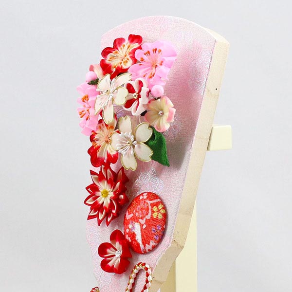 羽子板 久月 つまみ細工 桃赤 20227-1 パール白/ピンク塗り アクリルケース 詳細画像 久月 羽子板 つまみ細工 桃赤 20227-1 パール白/ピンク塗り アクリルケース 詳細画像