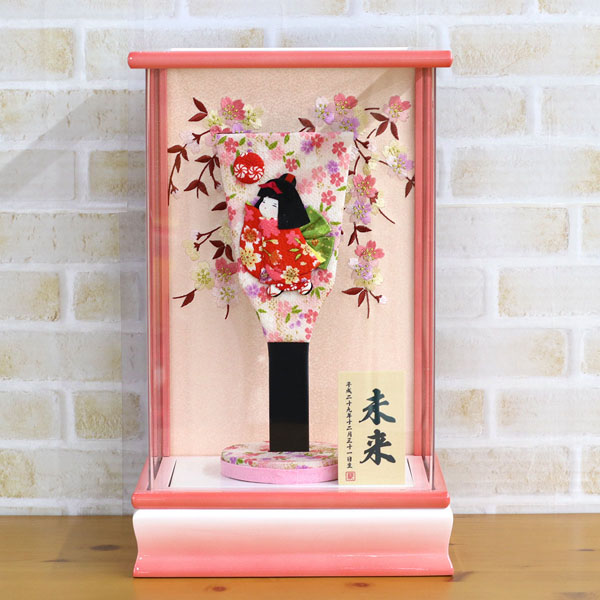リュウコドウ　 羽子板　ちりめん細工 姫羽子板 鞠あそび パール白/ピンク塗り アクリルケース　詳細画像