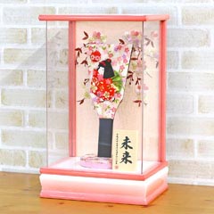 羽子板: ちりめん細工 姫羽子板 鞠あそび パール白/ピンク塗り アクリルケース