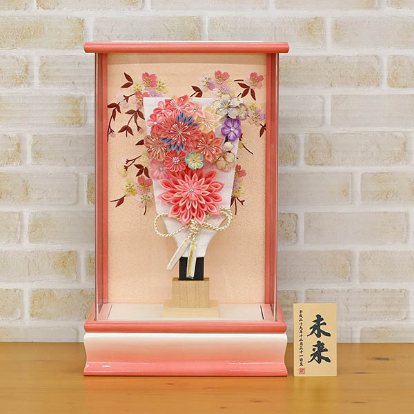 羽子板 守田 つまみ細工 羽子板 ピンク パール白/ピンク塗り アクリルケース 詳細画像 守田 羽子板 つまみ細工 羽子板 ピンク パール白/ピンク塗り アクリルケース 詳細画像