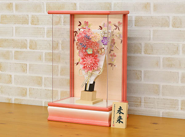 羽子板 守田 つまみ細工 羽子板 ピンク パール白/ピンク塗り アクリルケース 詳細画像 守田 羽子板 つまみ細工 羽子板 ピンク パール白/ピンク塗り アクリルケース 詳細画像