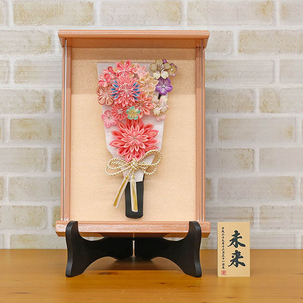 羽子板 守田 つまみ細工 羽子板 ピンク 壁掛け 額飾り パールピンク塗り アクリルケース スタンドセット 詳細画像 守田 羽子板 つまみ細工 羽子板 ピンク 壁掛け 額飾り パールピンク塗り アクリルケース スタンドセット 詳細画像