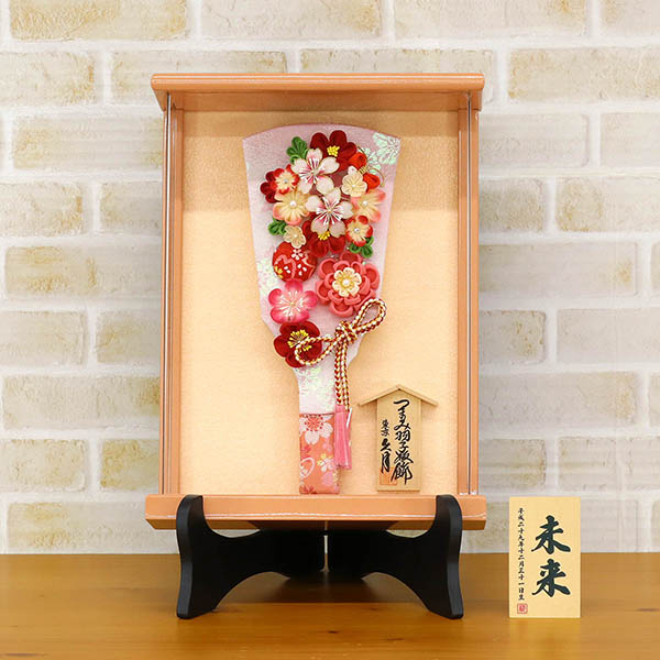 久月　 羽子板　つまみ細工 羽子板 桃赤花 壁掛け 額飾り パールピンク塗り アクリルケース スタンドセット　詳細画像
