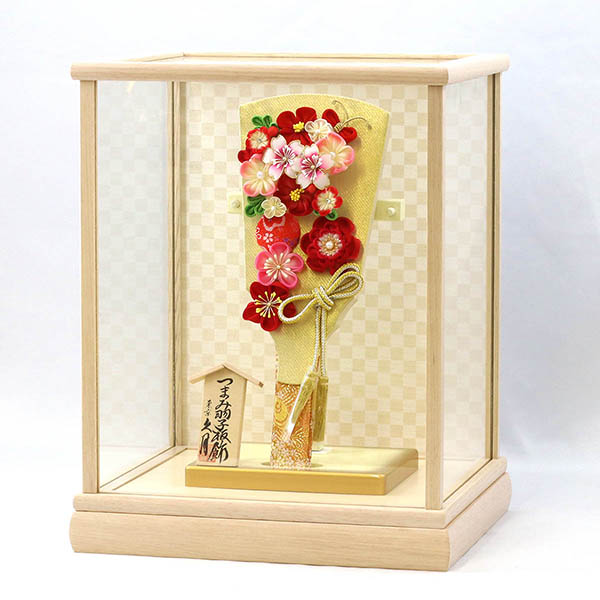 羽子板 久月 つまみ細工 羽子板 金赤花 ホワイトオーク材 市松文様バック ガラスケース 詳細画像 久月 羽子板 つまみ細工 羽子板 金赤花 ホワイトオーク材 市松文様バック ガラスケース 詳細画像