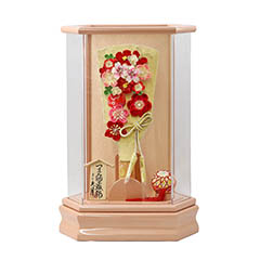 羽子板: つまみ細工 羽子板 金赤花 パールピンク塗り 六角アクリルケース