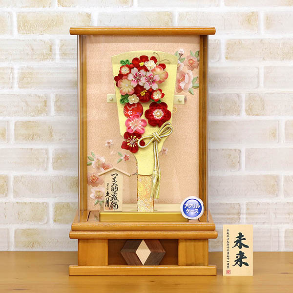 羽子板 久月 つまみ細工 羽子板 金赤花 杏 木目 アクリルケース 詳細画像 久月 羽子板 つまみ細工 羽子板 金赤花 杏 木目 アクリルケース 詳細画像