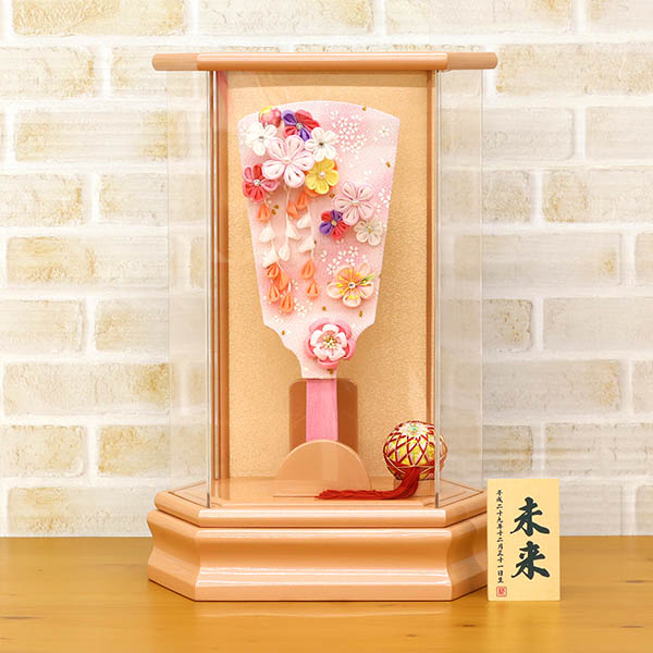 東玉　 羽子板　つまみ細工 羽子板 ピンク パールピンク塗り 六角アクリルケース　詳細画像