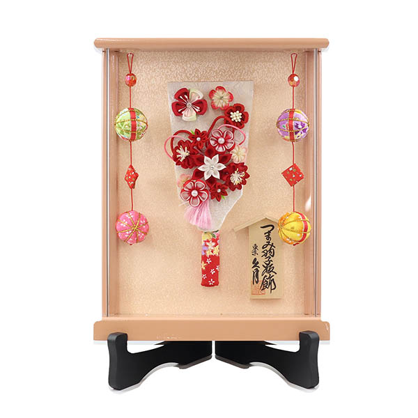 つまみ細工 羽子板 赤 パールピンク塗り 壁掛け 額飾り 鞠二連つるし付き アクリルケース スタンド