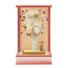 羽子板: つまみ細工 髪飾り付き 羽子板 茶 パール白/ピンク塗り アクリルケース