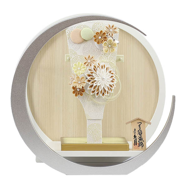 つまみ細工 髪飾り付き 羽子板 茶 白銀 木製 円形 三日月形飾り台 (大)